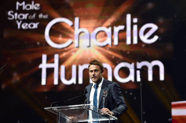 Charlie Hunnam premiato come “Star Maschile dell’Anno 2017”